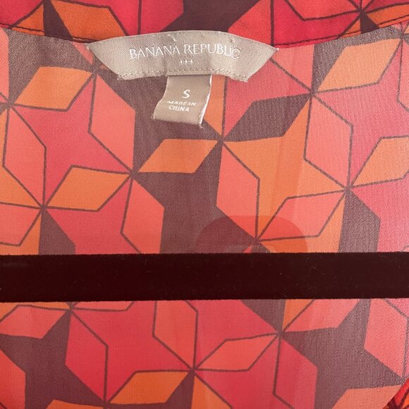 Banana Republic Women's Geometric Sleeveless Pleated Blouse| Multicolor| Small - Picture 3 of 4